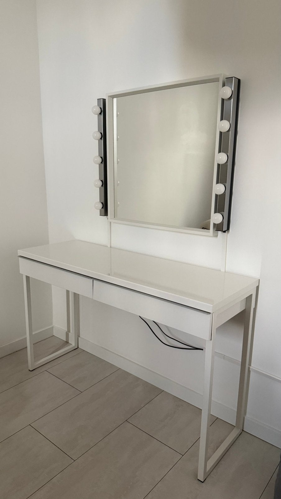 Make-up tafel, spiegel & led lampjes, Huis en Inrichting, Tafels | Kaptafels, Ophalen of Verzenden, Zo goed als nieuw, 50 tot 100 cm