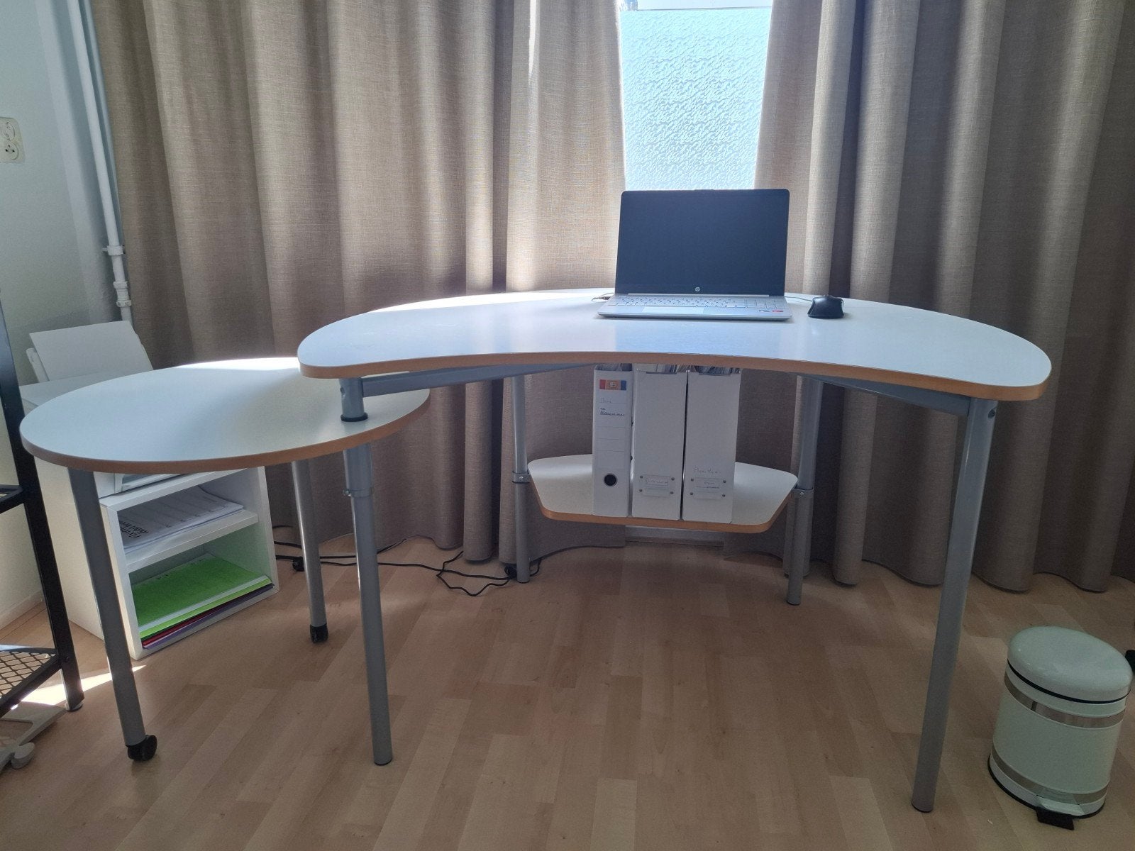 bureau,  wit met houtkleurige omlijsting, Zakelijke goederen, Ophalen
