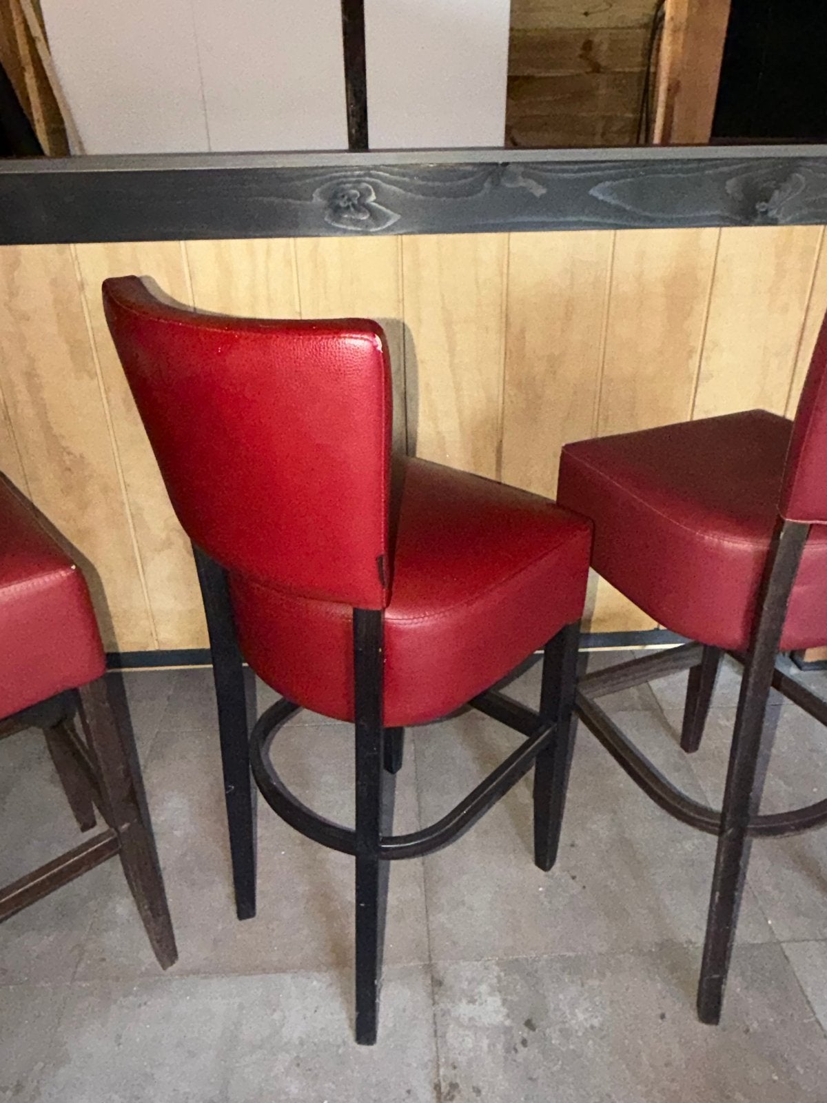 Set van 4 rode barkrukken, Ophalen, Gebruikt, Met voetsteun, 90 cm of meer