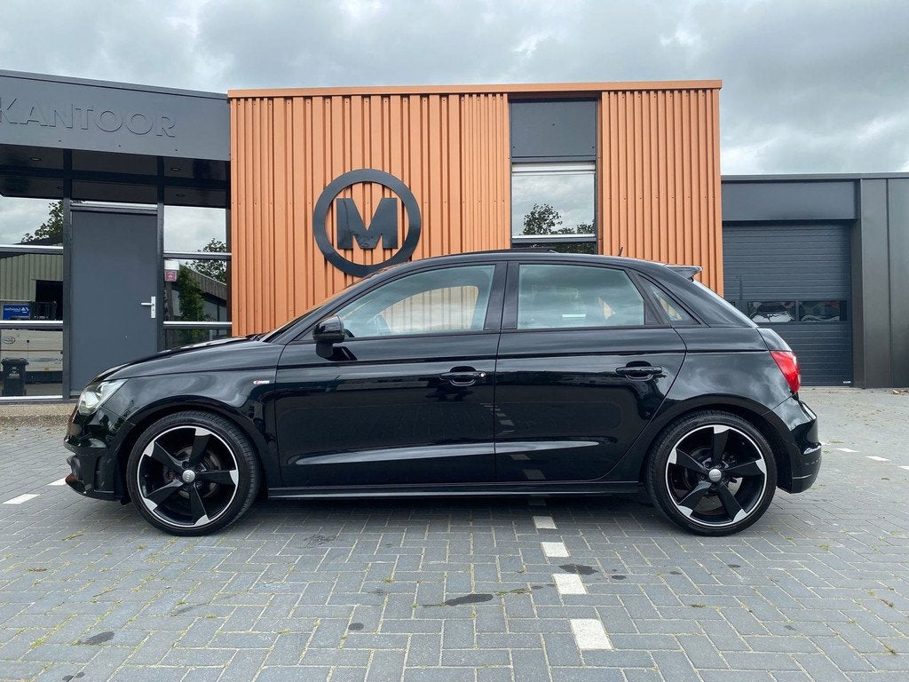Audi A1 SPORTBACK 1.2 TFSI Pro Line S Panoramadak/Stoelverw/, Voorwielaandrijving, 4 cilinders, 4 stoelen, Zwart