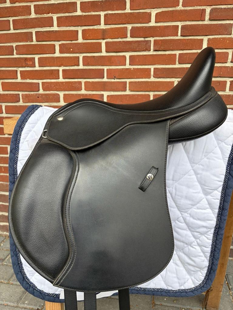 Wintec 500 15 hart en 16 inch cair veelzijdigheidszadel., Dieren en Toebehoren, Paarden en Pony's | Zadels, Ophalen, Zo goed als nieuw