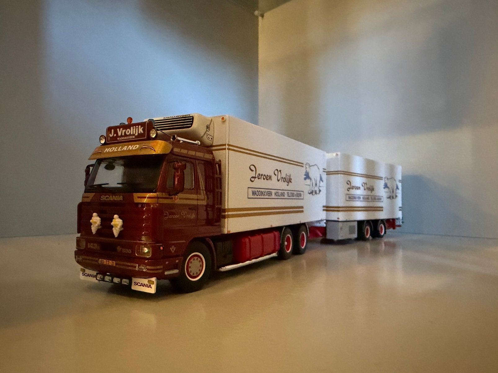 Wsi scania Jeroen Vrolijk, Hobby en Vrije tijd, Modelauto's | 1:50, Ophalen of Verzenden, Nieuw, Bus of Vrachtwagen, Wsi