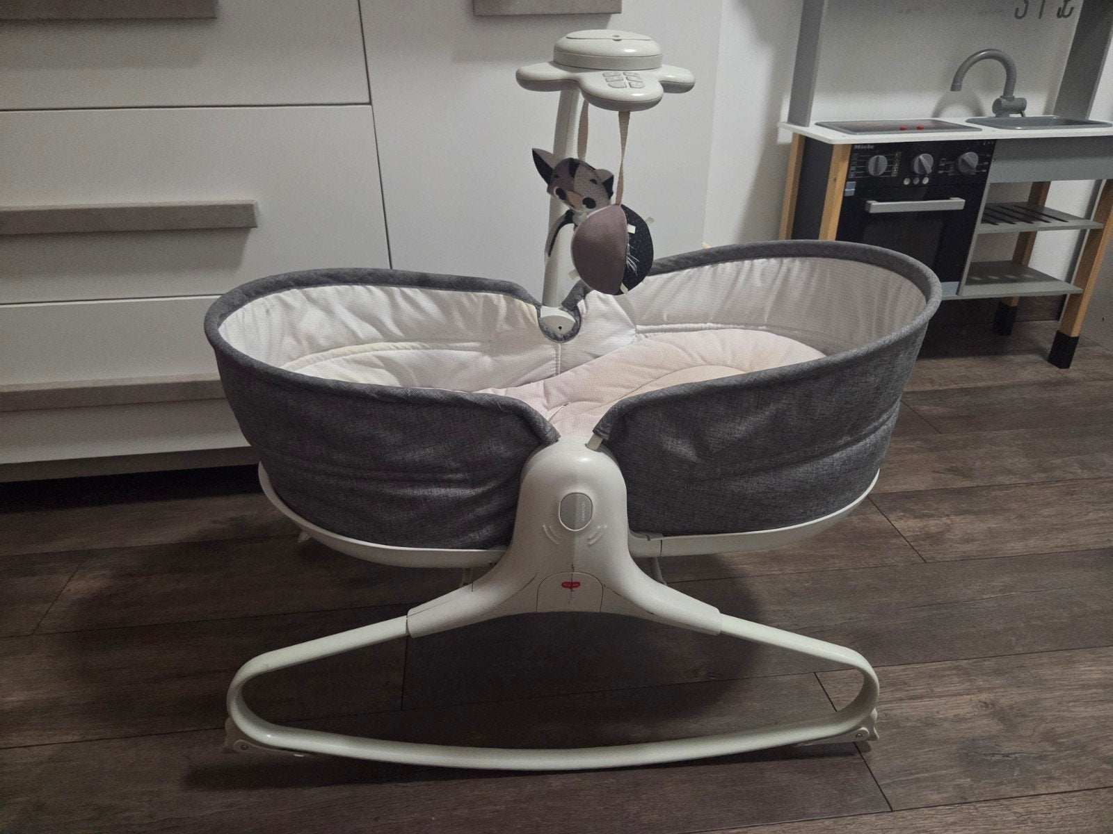 Gratis Wiegstoeltje met muziekfunctie en verstelbare zit, Kinderen en Baby's, Wipstoeltjes, Ophalen of Verzenden, Gebruikt, Wipstoel