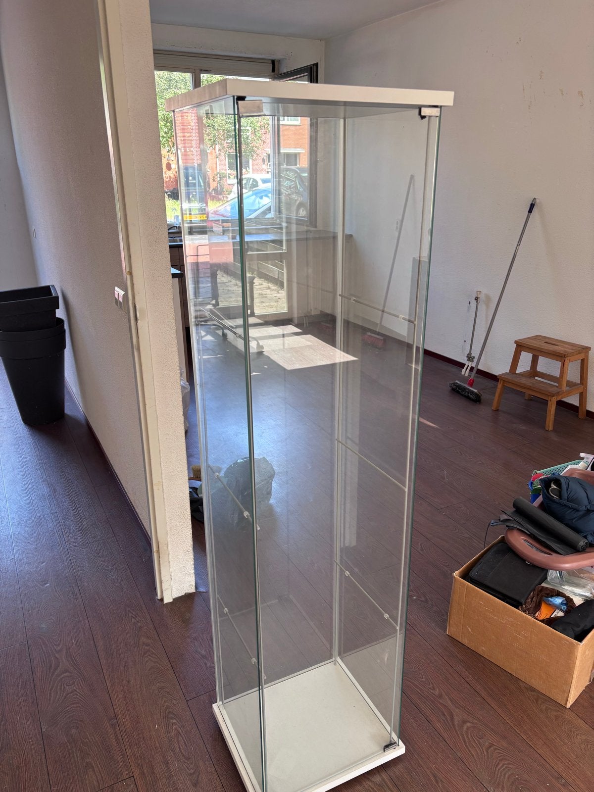 Glazen Vitrinekast met Planken - Modern en Stijlvol, Huis en Inrichting, Kasten | Vitrinekasten, Ophalen, Met plank(en), Minder dan 50 cm