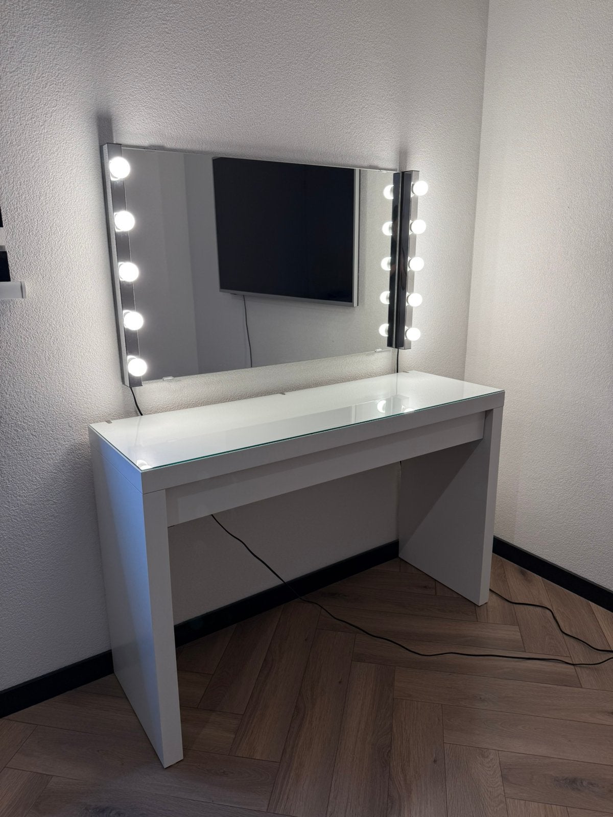 Ikea toilettafel als set met spiegel en verlichting, Huis en Inrichting, Ophalen, Gebruikt, 50 tot 100 cm, Minder dan 100 cm