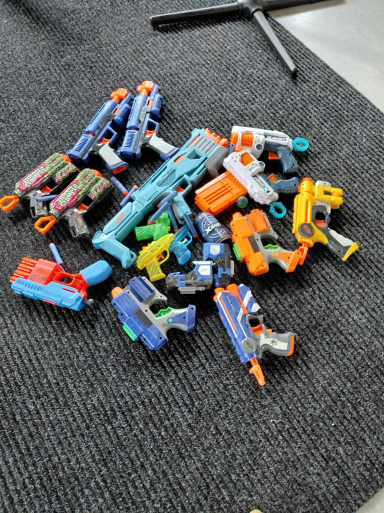 Grote partij Nerf en X-Shot blasters, Ophalen