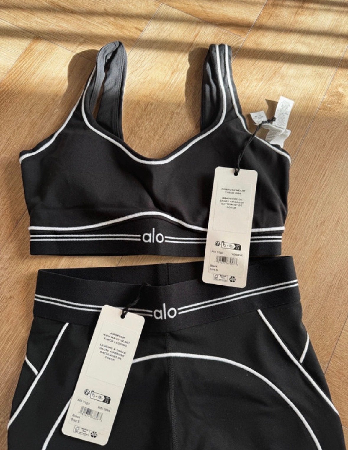 Alo Yoga sportset (legging en sportbeha) - Maat L, Kleding | Dames, Sportkleding, Zwart, Maat 42/44 (L), Nieuw, Ophalen of Verzenden