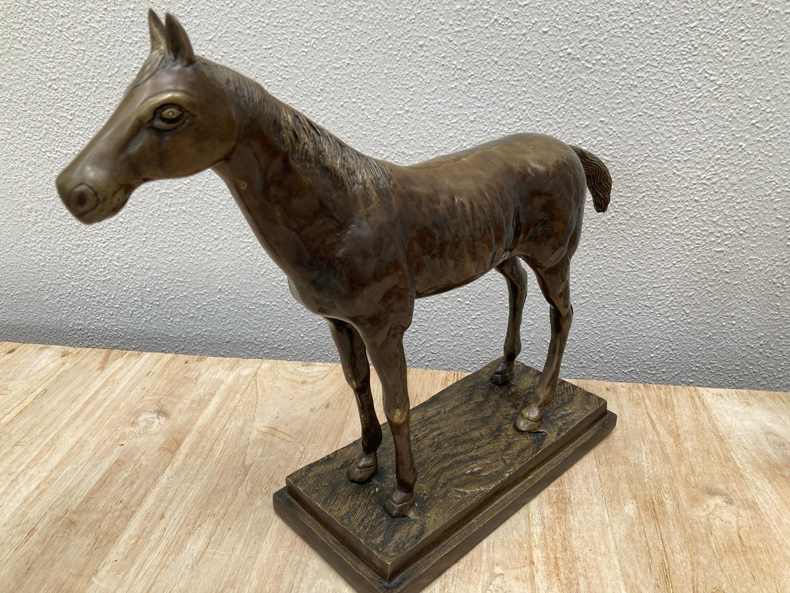Bronzen paard op sokkel - Klassiek beeld, Ophalen of Verzenden, 20 - 50 cm, Beeld, Bruin