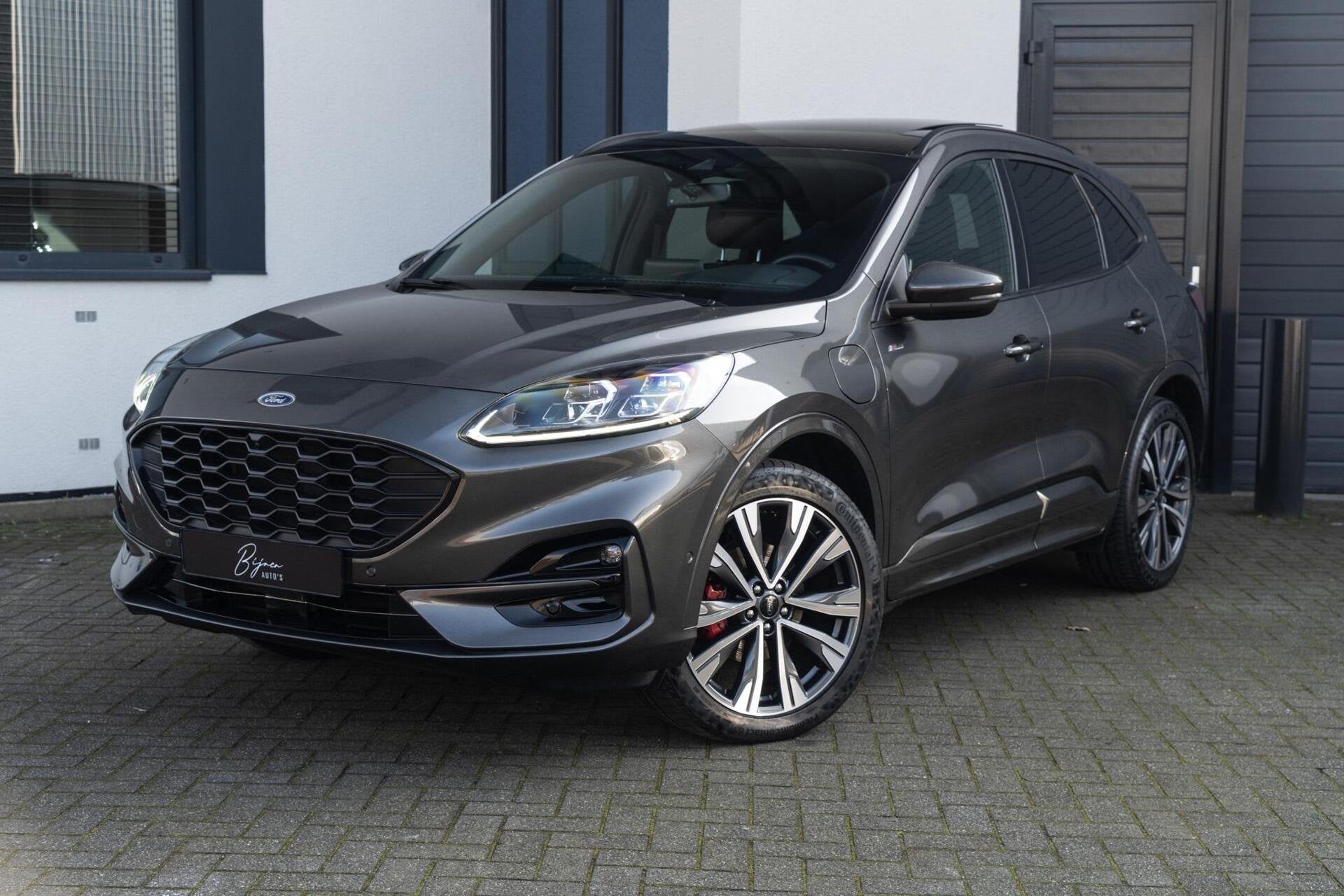 Ford Kuga 2.5 PHEV ST-Line X 225PK PANO / CAMERA / B&O, Dealer onderhouden, Gebruikt, Zwart, 4 cilinders
