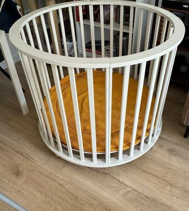 Box rond inclusief 2 boxkleden, Kinderen en Baby's, Boxen, Ophalen, Zo goed als nieuw, Wieltjes