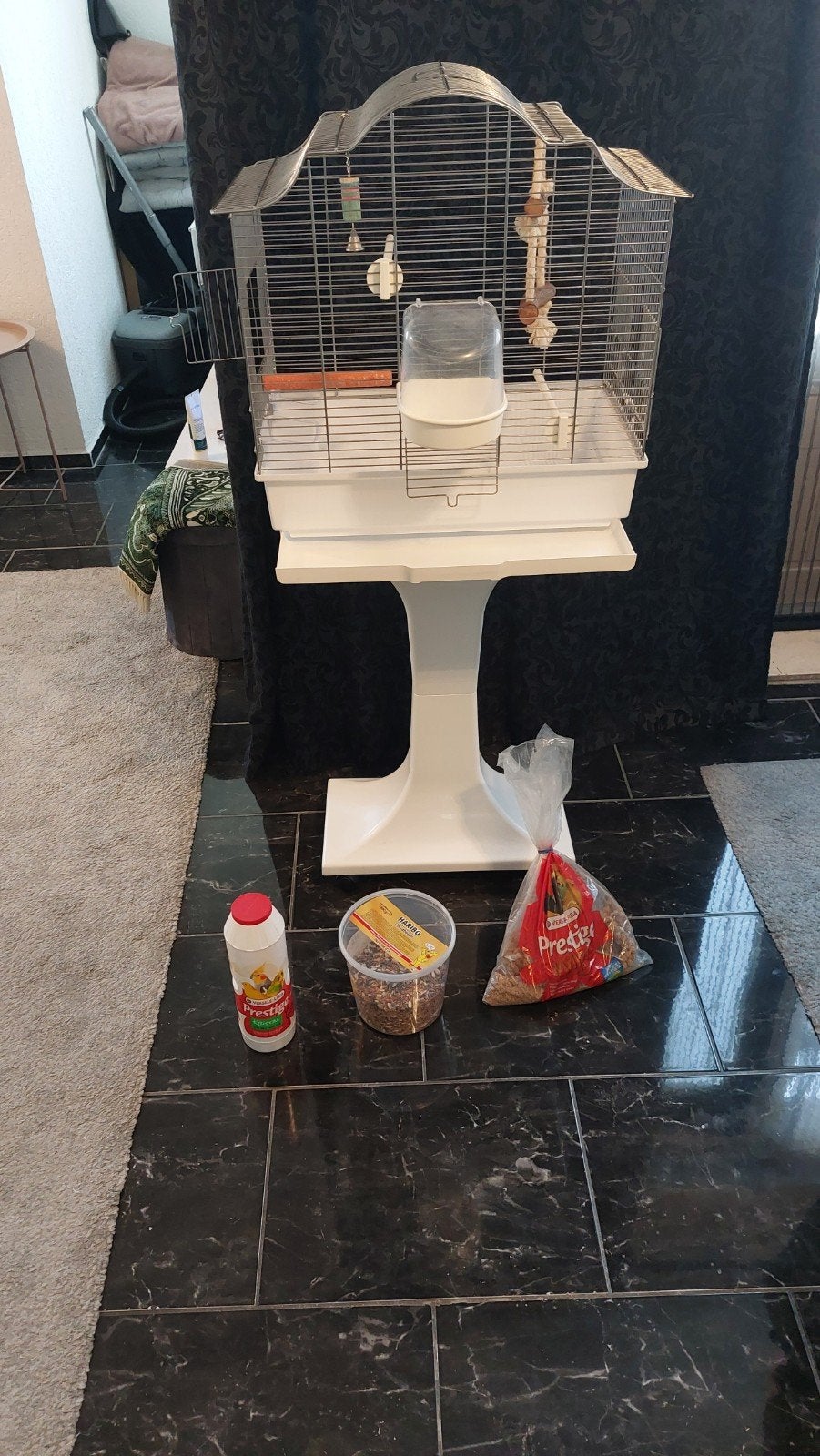 te koop mooie vogelkooi met standaard op wielen, Ophalen, Zo goed als nieuw, Metaal, Vogelkooi