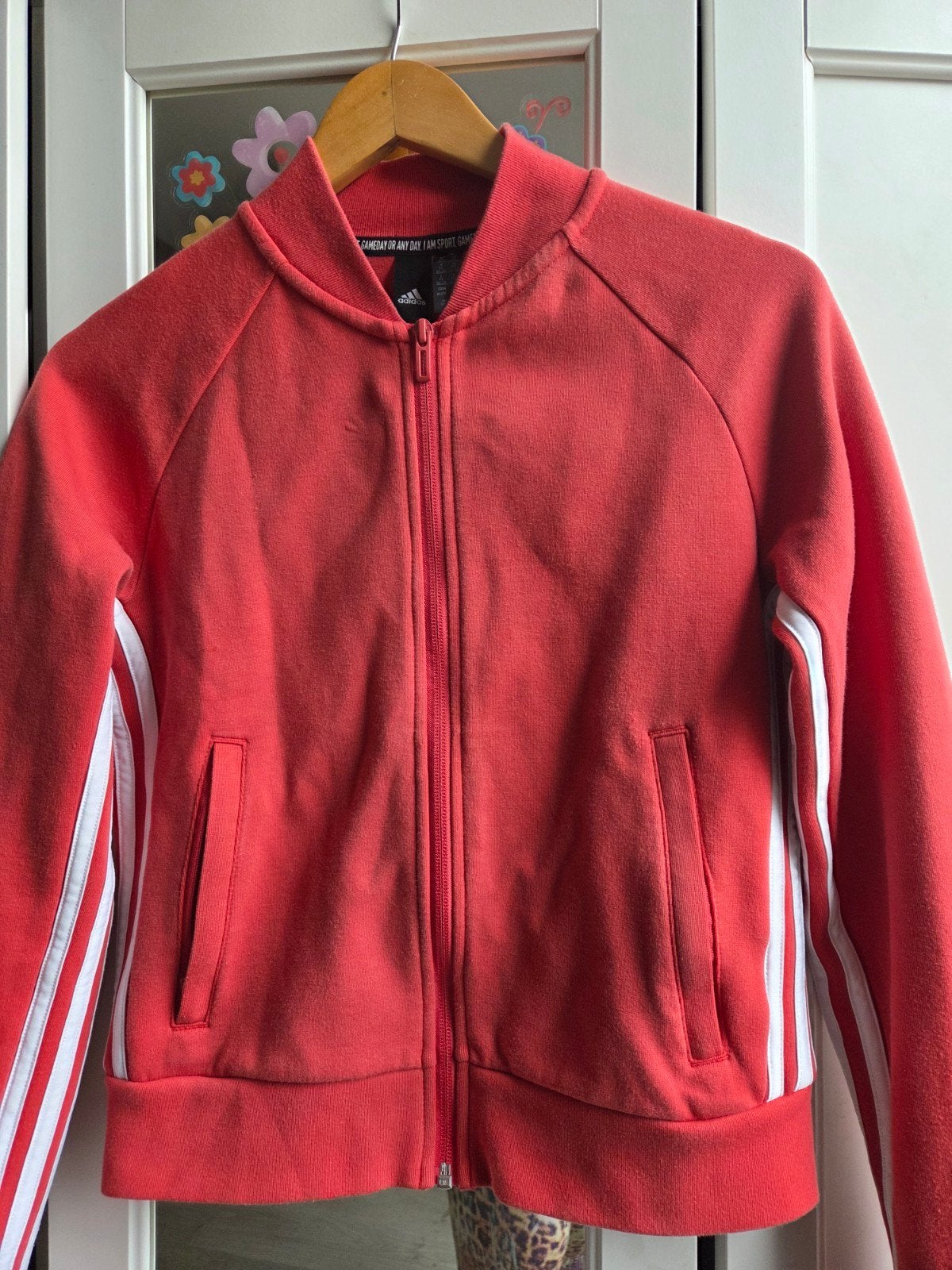 Adidas vest donzer roze met witte strepen, Adidas, Ophalen of Verzenden, Roze, Maat 34 (XS) of kleiner