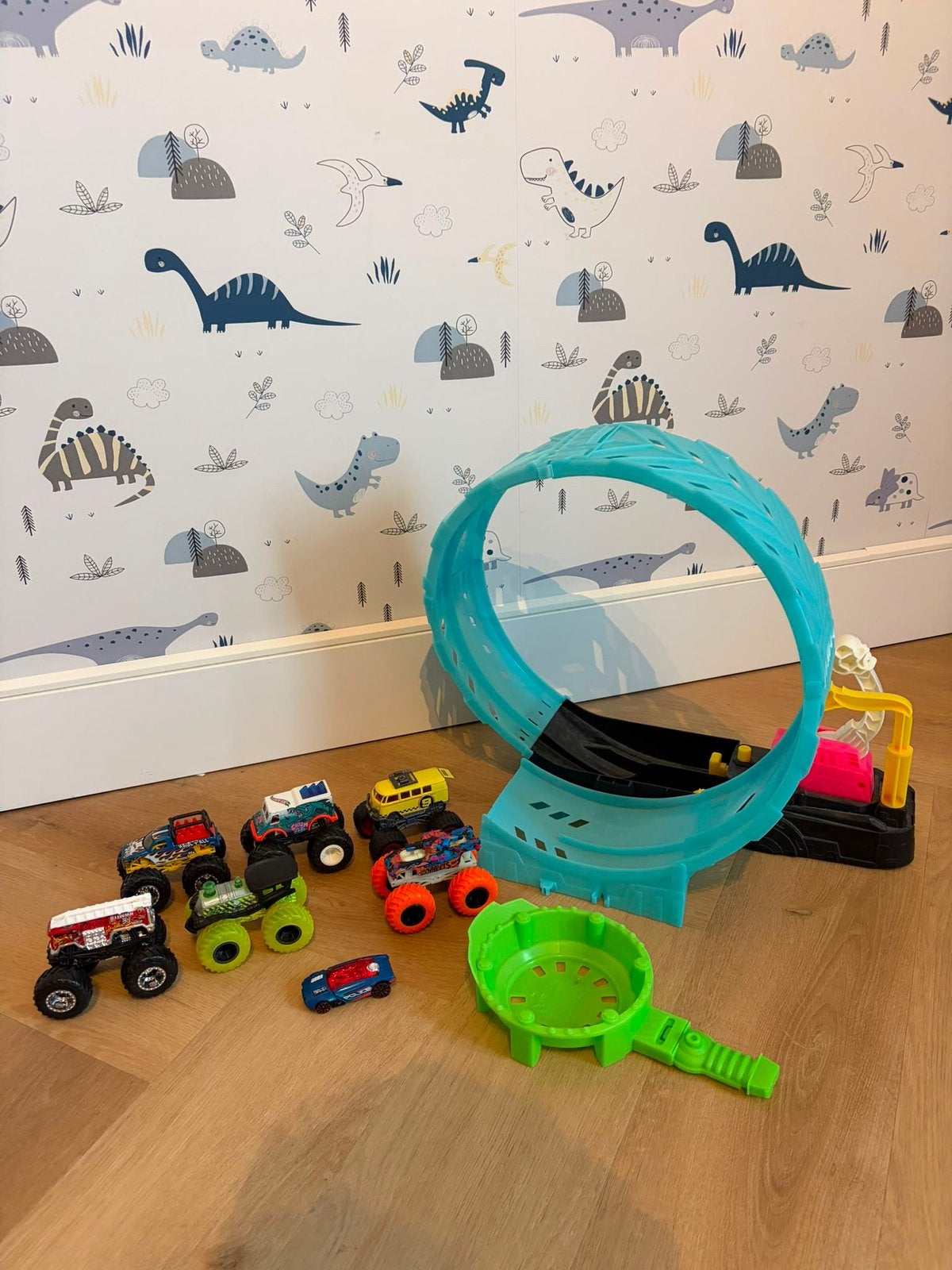 Hot Wheels Glow in The Dark Loop Challenge Playset, Racebaan, Ophalen of Verzenden, Zo goed als nieuw, Hot Wheels