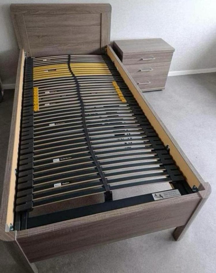 Bed  1 persoons en nachtkastje set bruin grijs, Huis en Inrichting, Slaapkamer | Bedden, Ophalen, 90 cm, Eenpersoons, Zo goed als nieuw