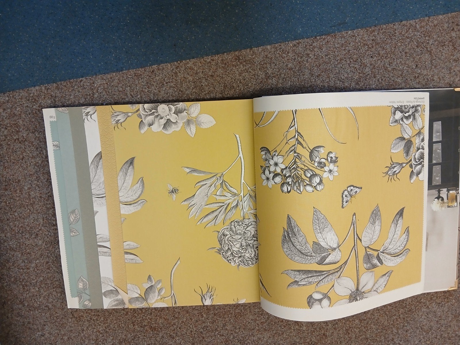 Sanderson Parchment Flowers Behang en stoffenboek, Sanderson, Bloemen, Sandberg, Ophalen of Verzenden