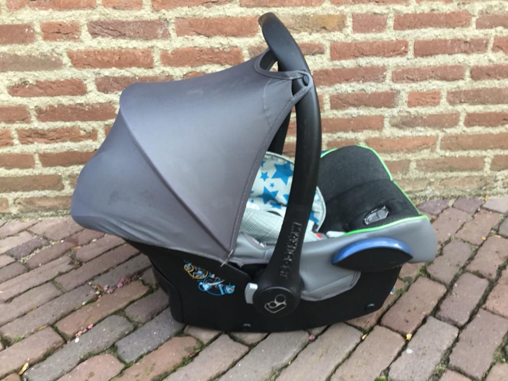 Maxi-Cosi baby-autostoeltje met zonnekap, Ophalen, Autogordel of Isofix, Gebruikt, 0 t/m 13 kg