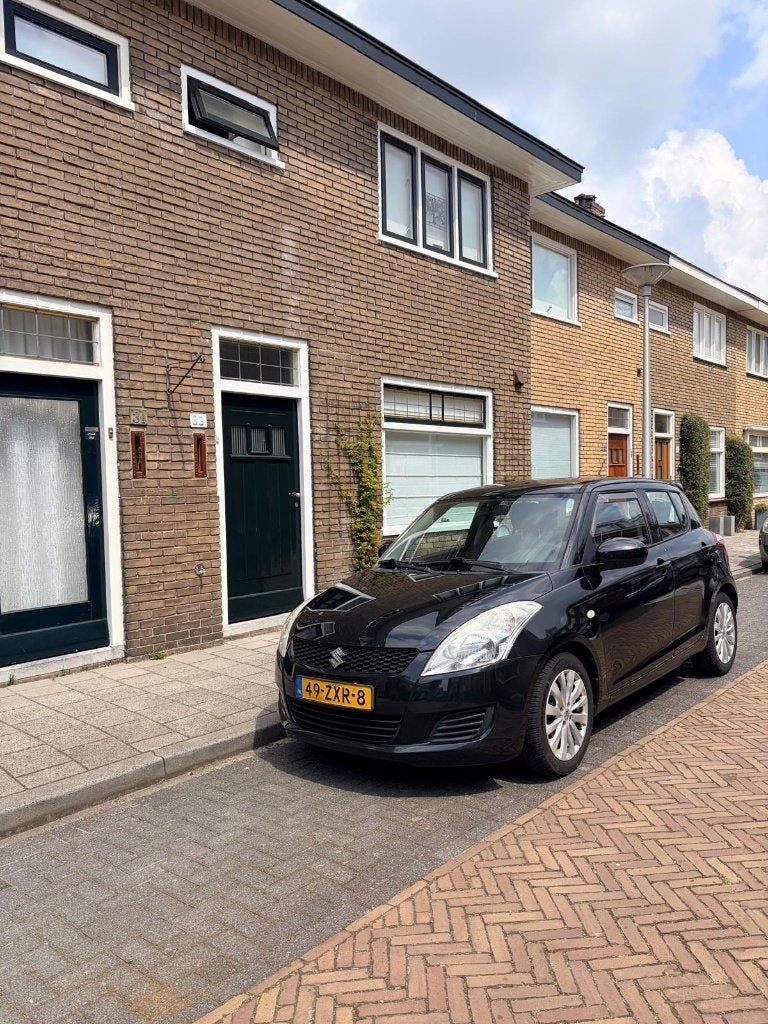 Suzuki Swift 1.2 5-D 2013 Zwart| Airco| cruise control|, Voorwielaandrijving, 4 cilinders, 400 kg, Origineel Nederlands