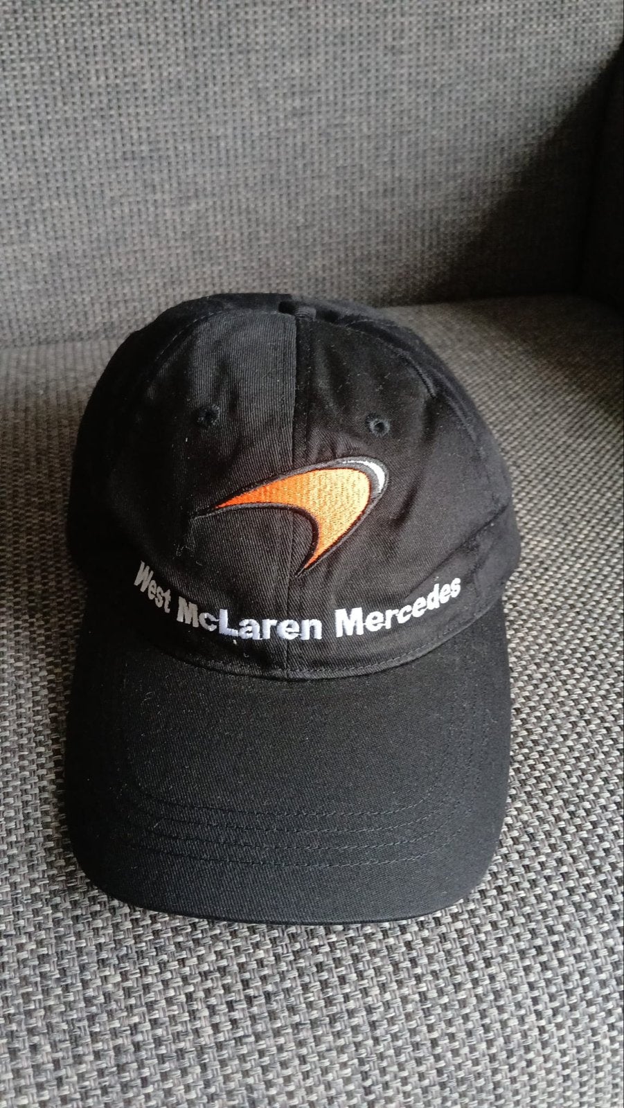 West McLaren Mercedes Formule 1 Pet - Zwart, Kleding | Heren, Hoeden en Petten, Ophalen of Verzenden, Zo goed als nieuw, One size fits all