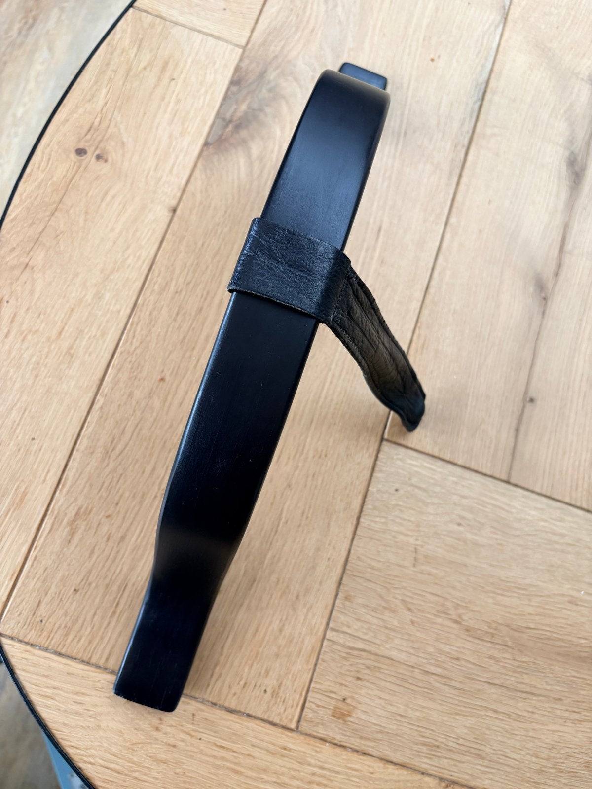 Stokke houten beugel met origineel leren riempje - 2x, Kinderen en Baby's, Kinderstoelen, Ophalen of Verzenden, Zo goed als nieuw