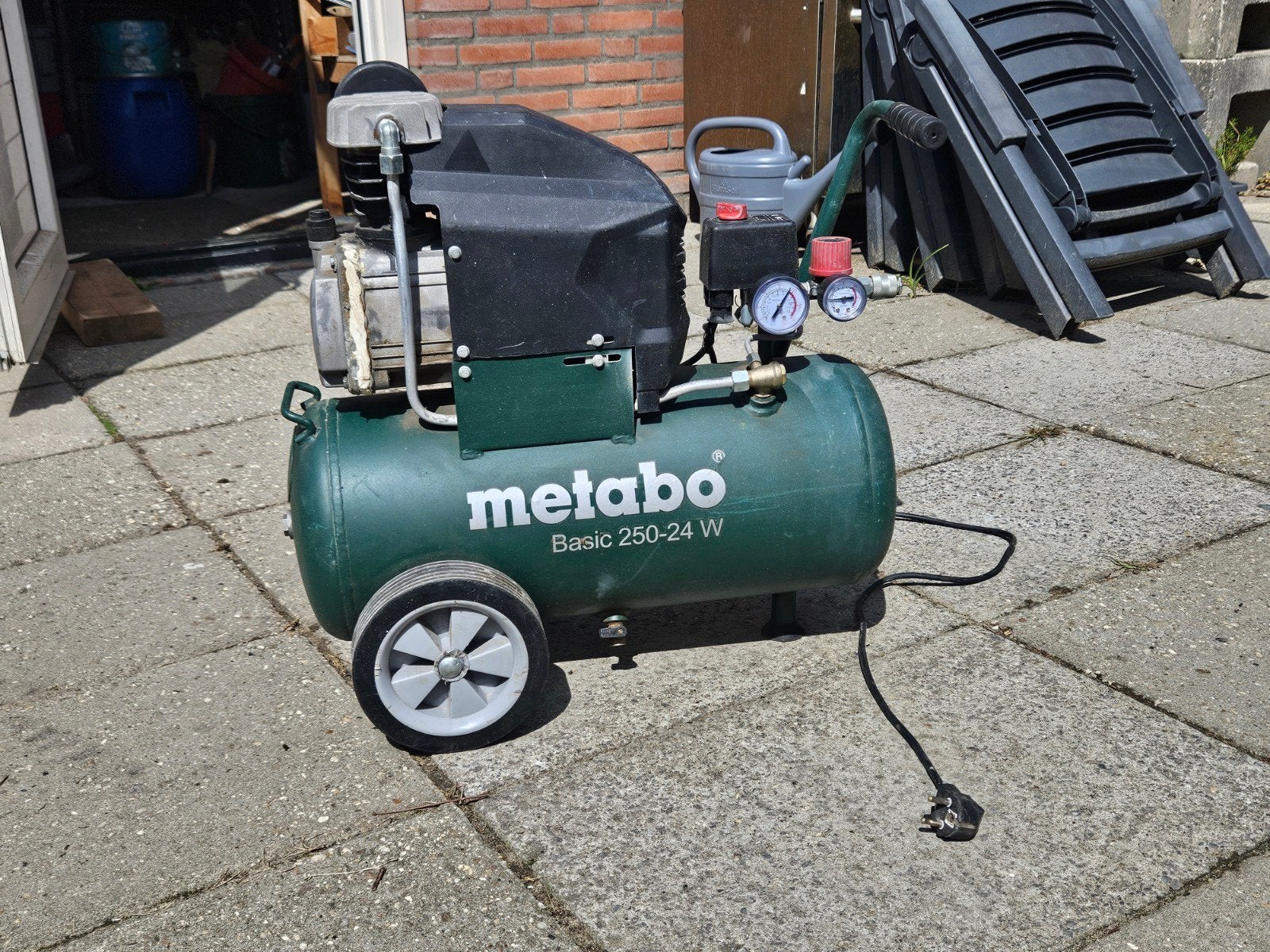 Metabo Basic 250-24 W Compressor - 24 Liter, Doe-het-zelf en Verbouw, Ophalen, Gebruikt, 6 tot 10 bar, 200 tot 400 liter/min