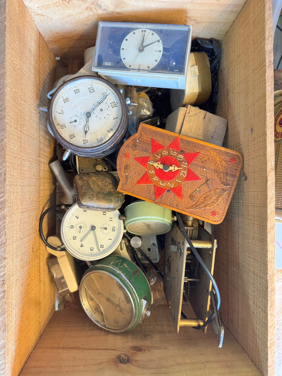 Partij oude vintage klokken, wekkers en uurwerken, Antiek en Kunst, Ophalen