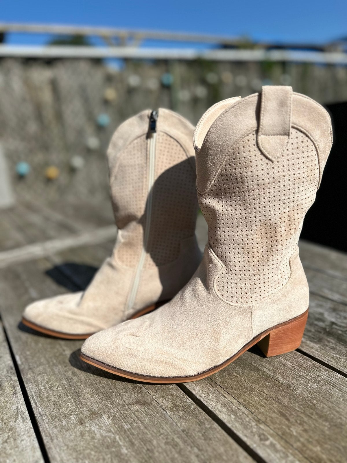 Beige suède cowboylaarzen (nieuw), Kleding | Dames, Schoenen, Ophalen, Beige, Lage of Enkellaarzen, Nieuw