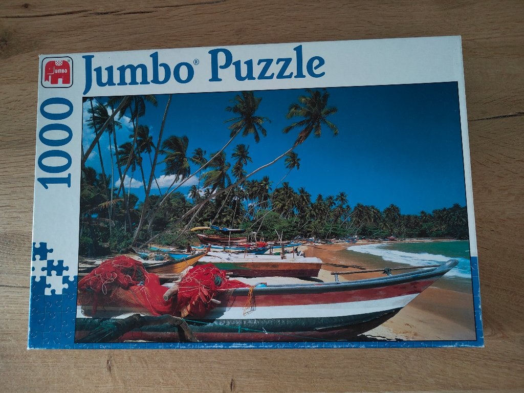 Jumbo puzzel tropisch strand met palmbomen en boten 1000 st., Ophalen of Verzenden, 500 t/m 1500 stukjes, Gebruikt, Legpuzzel