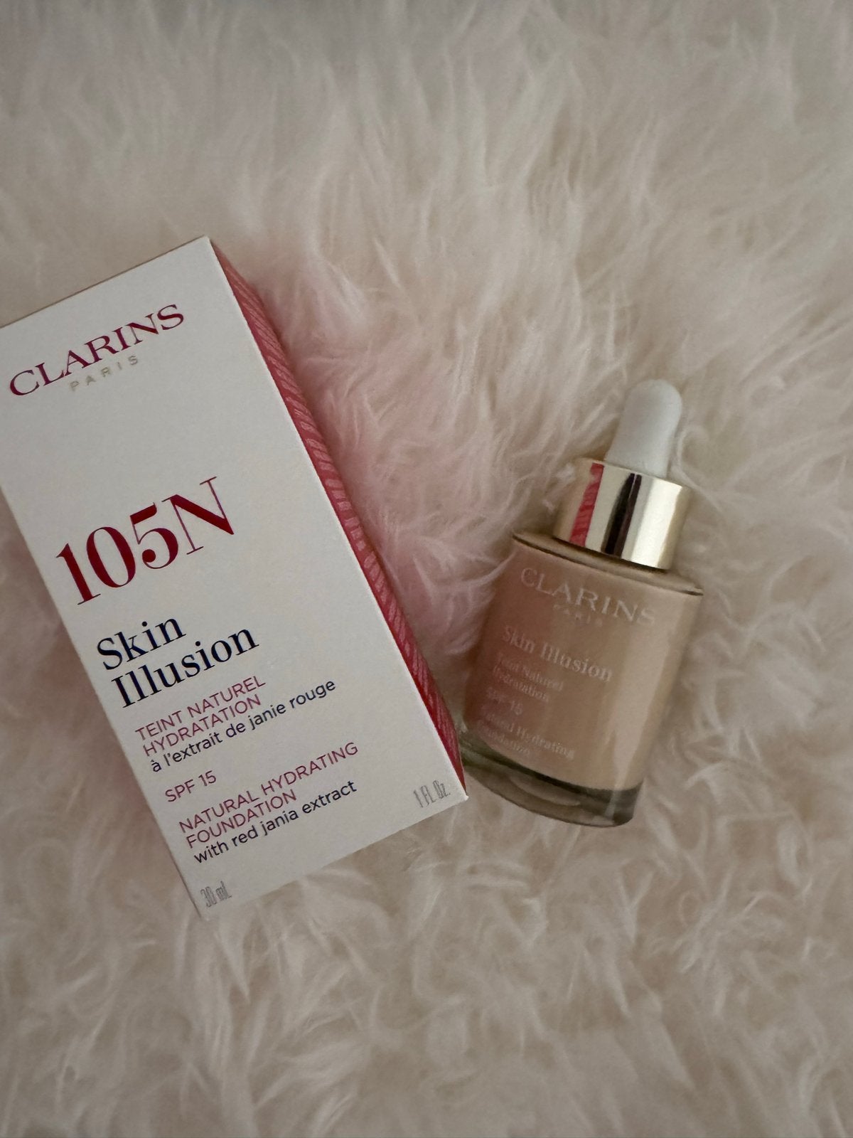 Nieuw Clarins Skin Illusion Foundation 105N SPF 15, Gehele gezicht, Beige, Nieuw, Ophalen of Verzenden