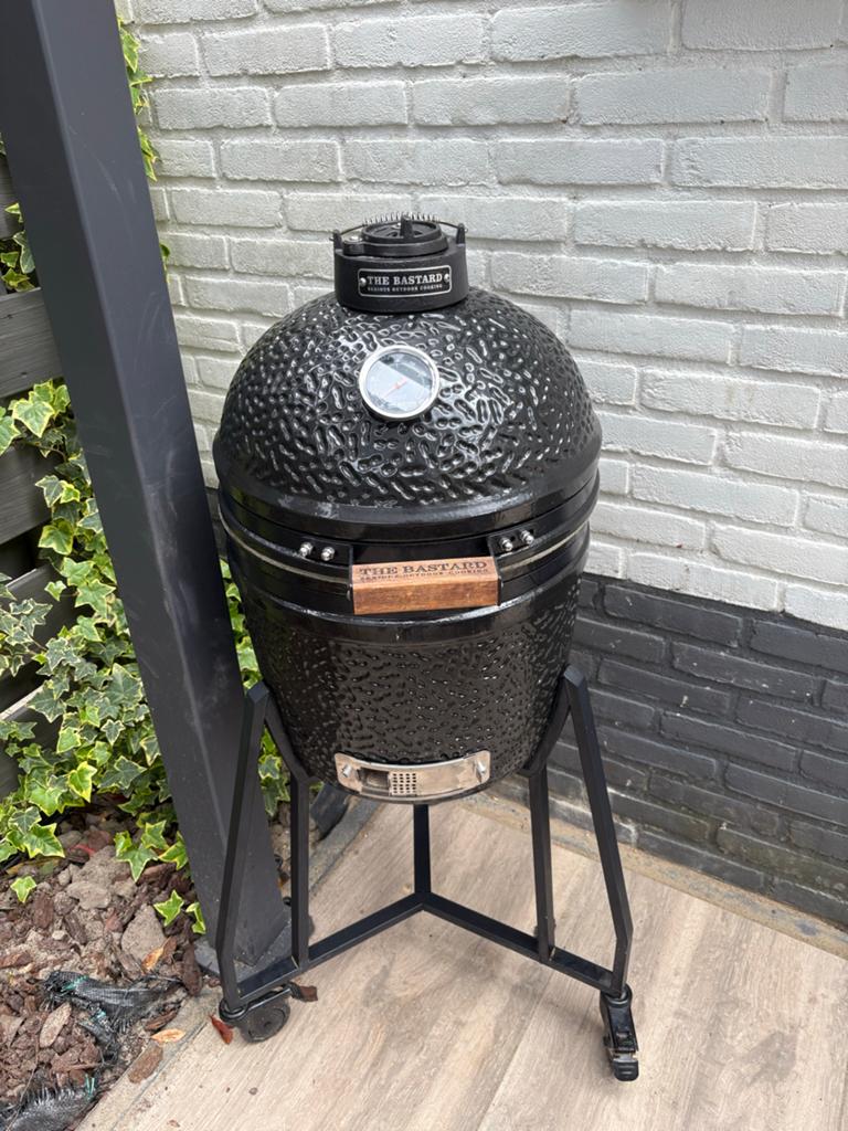 The Bastard Compact Kamado met accessoires, Ophalen, Gebruikt, Met accessoires