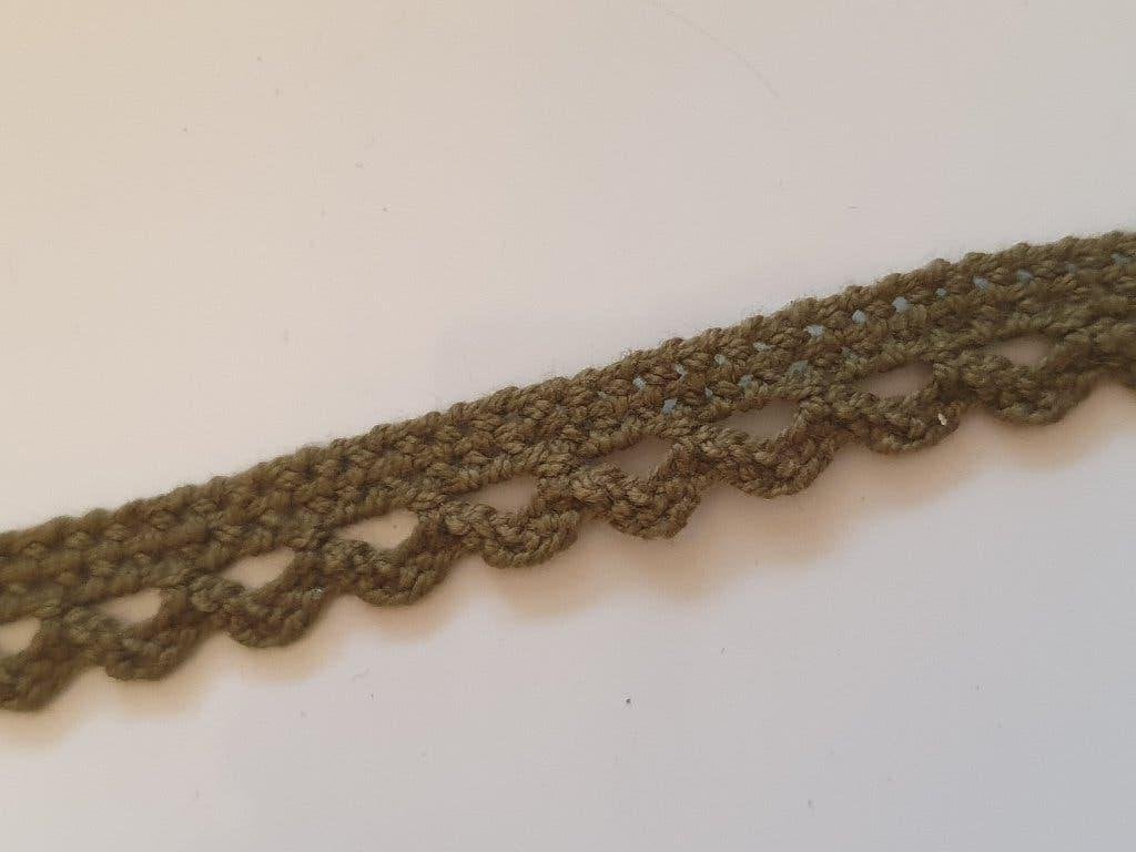 Gehaakte band - donker groen met schulprandje - 10mm #2498, Hobby en Vrije tijd, Naaien en Fournituren, Ophalen of Verzenden, Nieuw