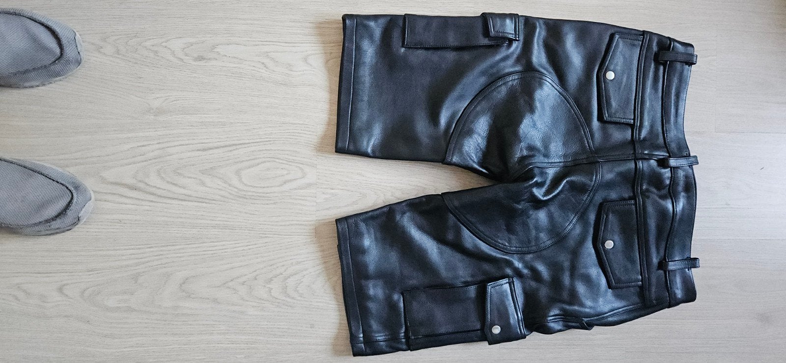 Mooie leren clubkleding: korte broek (36) & polo (XL), Onbekend, Zwart, Maat 56/58 (XL), Ophalen of Verzenden
