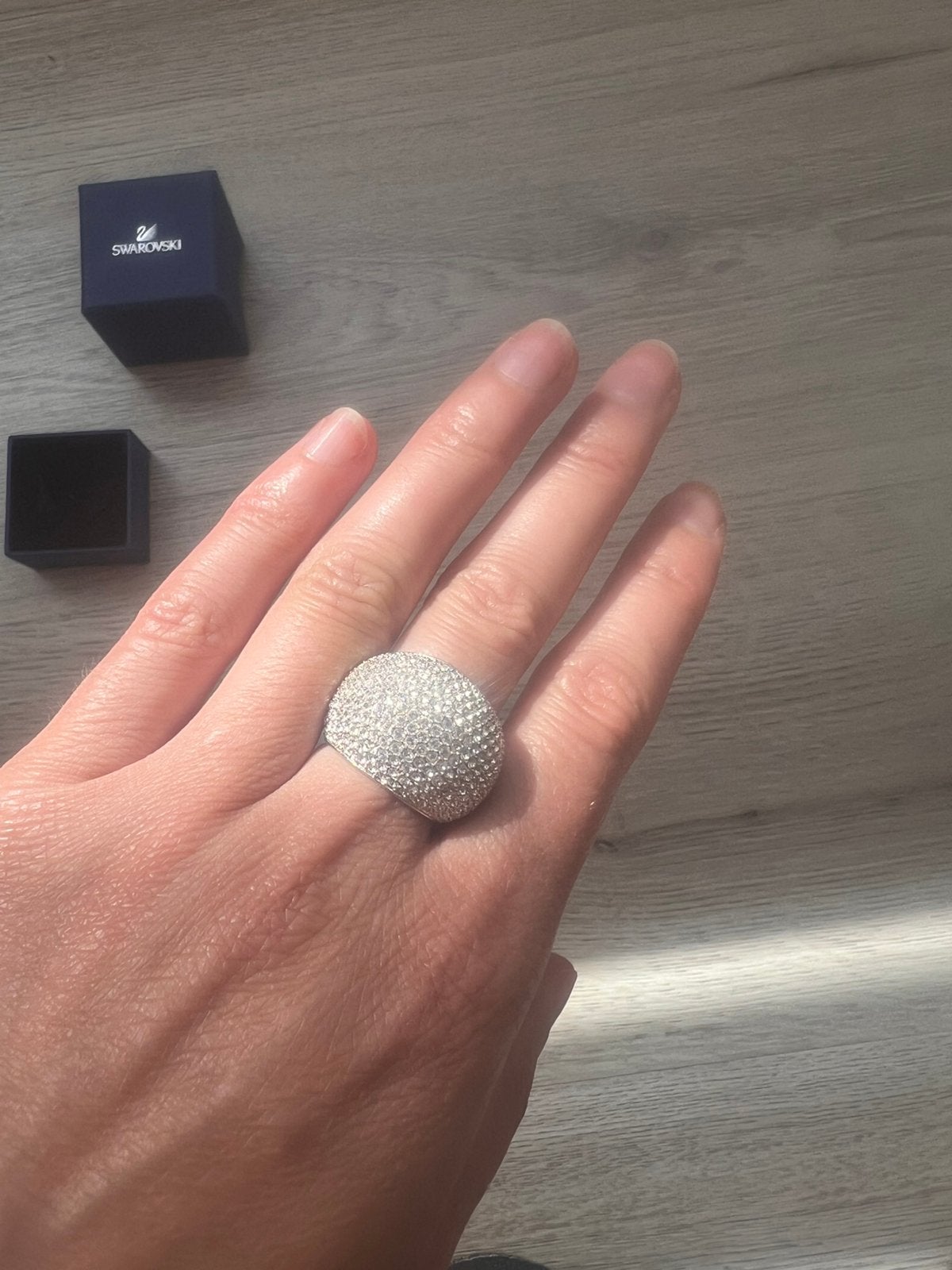Sjieke ring Swarovski, Sieraden, Tassen en Uiterlijk, Ringen, Ophalen of Verzenden, Dame, Zilver, Kleiner dan 17