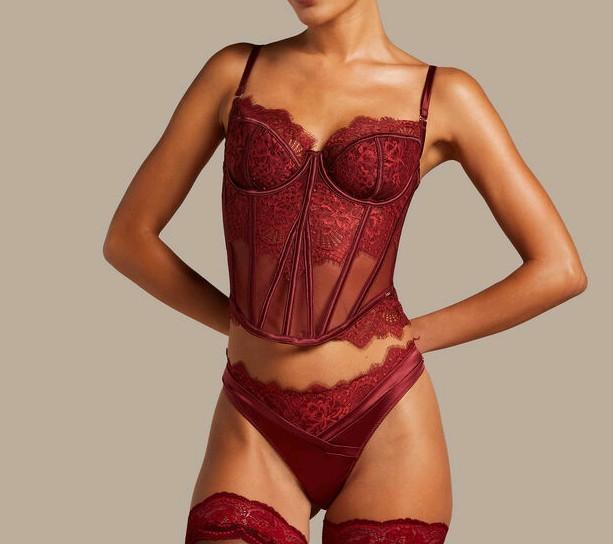 Hunkemöller Noir "Zoe" lingerieset 75E + maat L, Hunkemöller, Verzenden, Rood, Setje