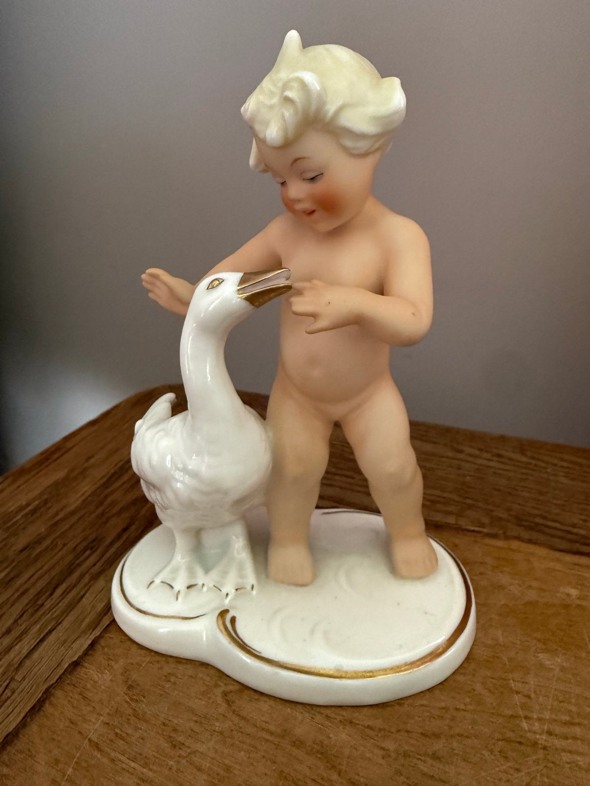 Schaubach Kunst Porseleinen Beeldje Jongen met Gans Puntgaaf, Antiek en Kunst, Ophalen of Verzenden