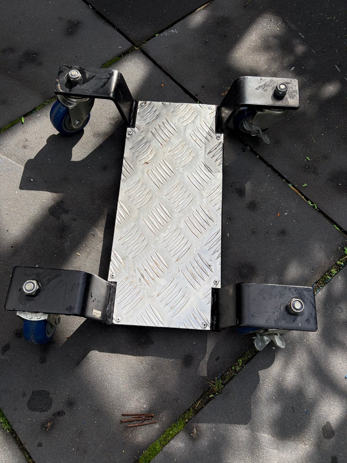 Verrijdbaar onderstel voor motor of zware objecten, Ophalen
