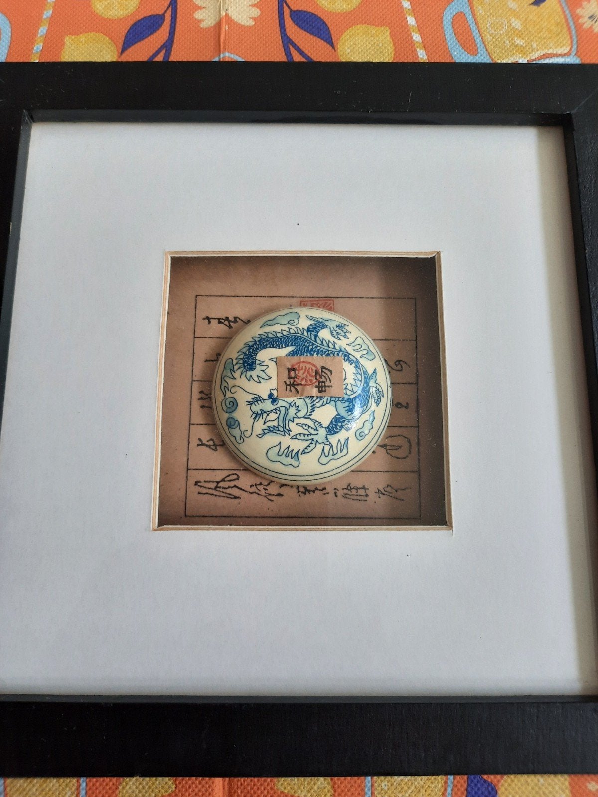 Ingelijst porselein met Chinese draak.- Decoratief kunstwerk, Ophalen of Verzenden
