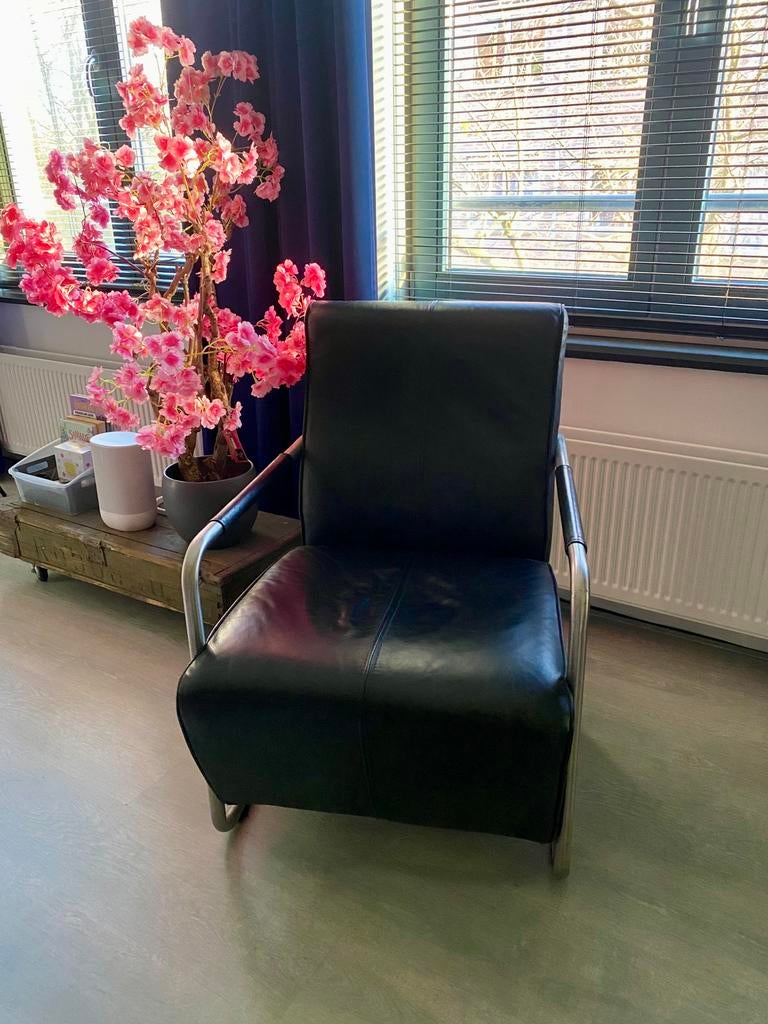 Strakke fauteuil | Zwart | Buisframe | Industrieel/Bauhaus, Ophalen, Bauhaus, Zo goed als nieuw, 50 tot 75 cm
