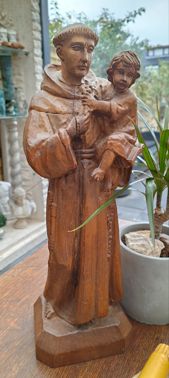 Antiek houten beeld van de Heilige Antonius met kind, Houtsnijwerk, Ophalen of Verzenden, Handgemaakt, 20 - 50 cm