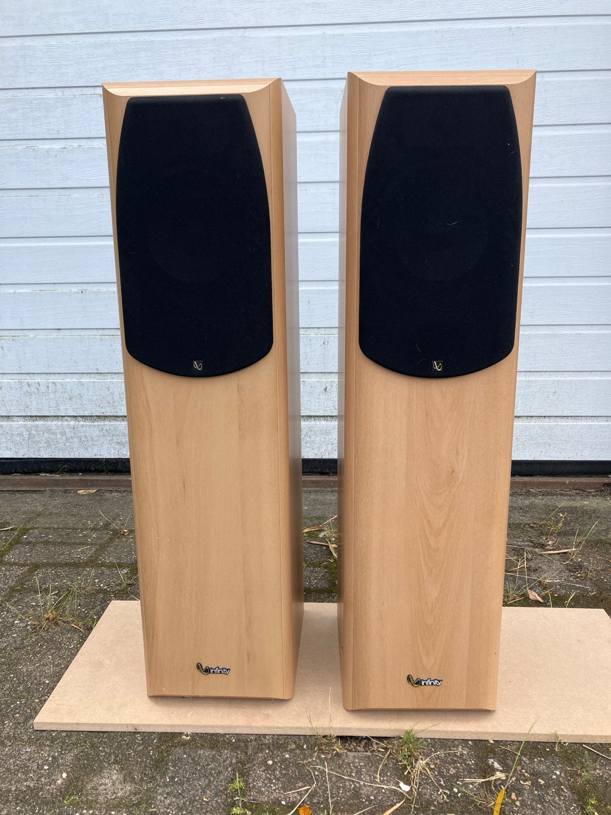 Infinity Alpha 30 Vloerstaande Speakers - Hoge Kwaliteit Gel, Gebruikt, 60 tot 120 watt, Front, Rear of Stereo speakers, Ophalen