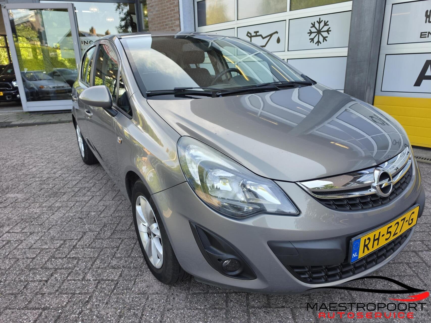 Opel Corsa 1.2 Cosmo, Auto's, Opel, Voorwielaandrijving, Euro 5, Gebruikt, 750 kg