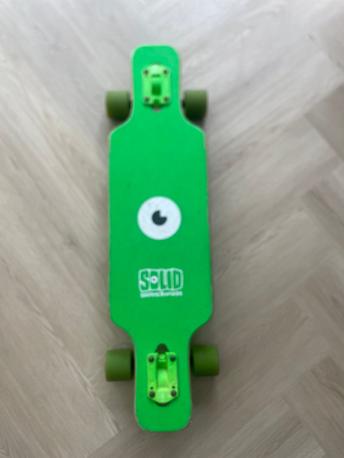 Groen Solid Longboard - Zo goed als nieuw, Sport en Fitness, Ophalen, Zo goed als nieuw, Skateboard, Longboard
