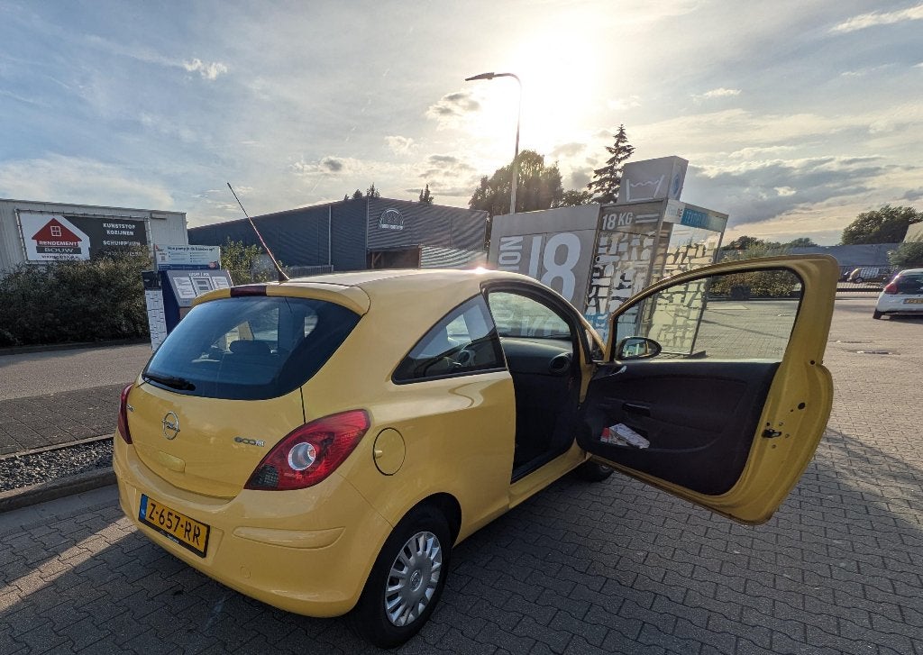 Opel Corsa 1.0 12V 3D 2009 Geel, Voorwielaandrijving, 40 €/maand, Geel, Handgeschakeld