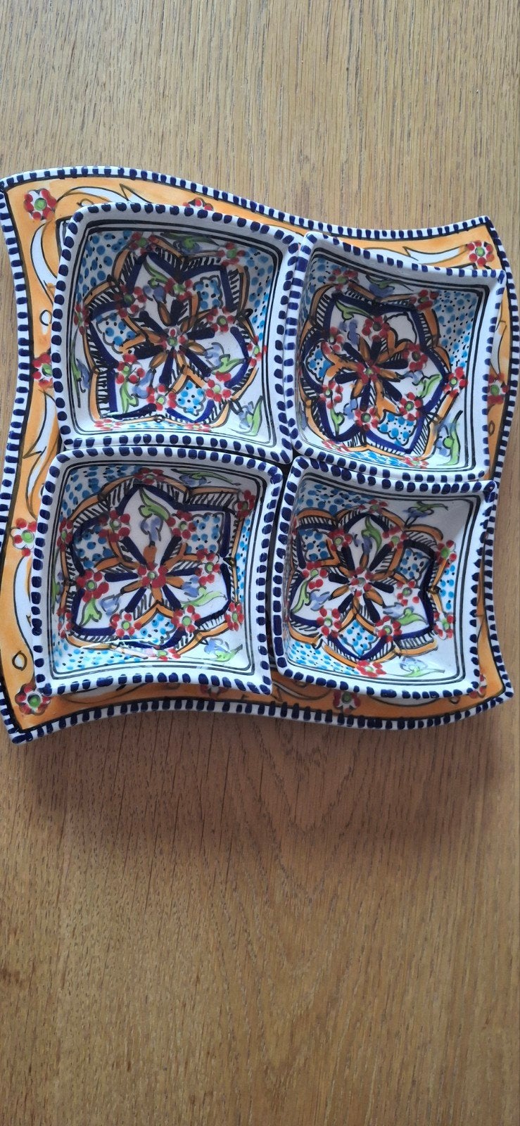 Handgeschilderde Tunesische schaal 25x25 met 4 kommetjes, Geglazuurd, Schaal, Vierkant, Ophalen of Verzenden