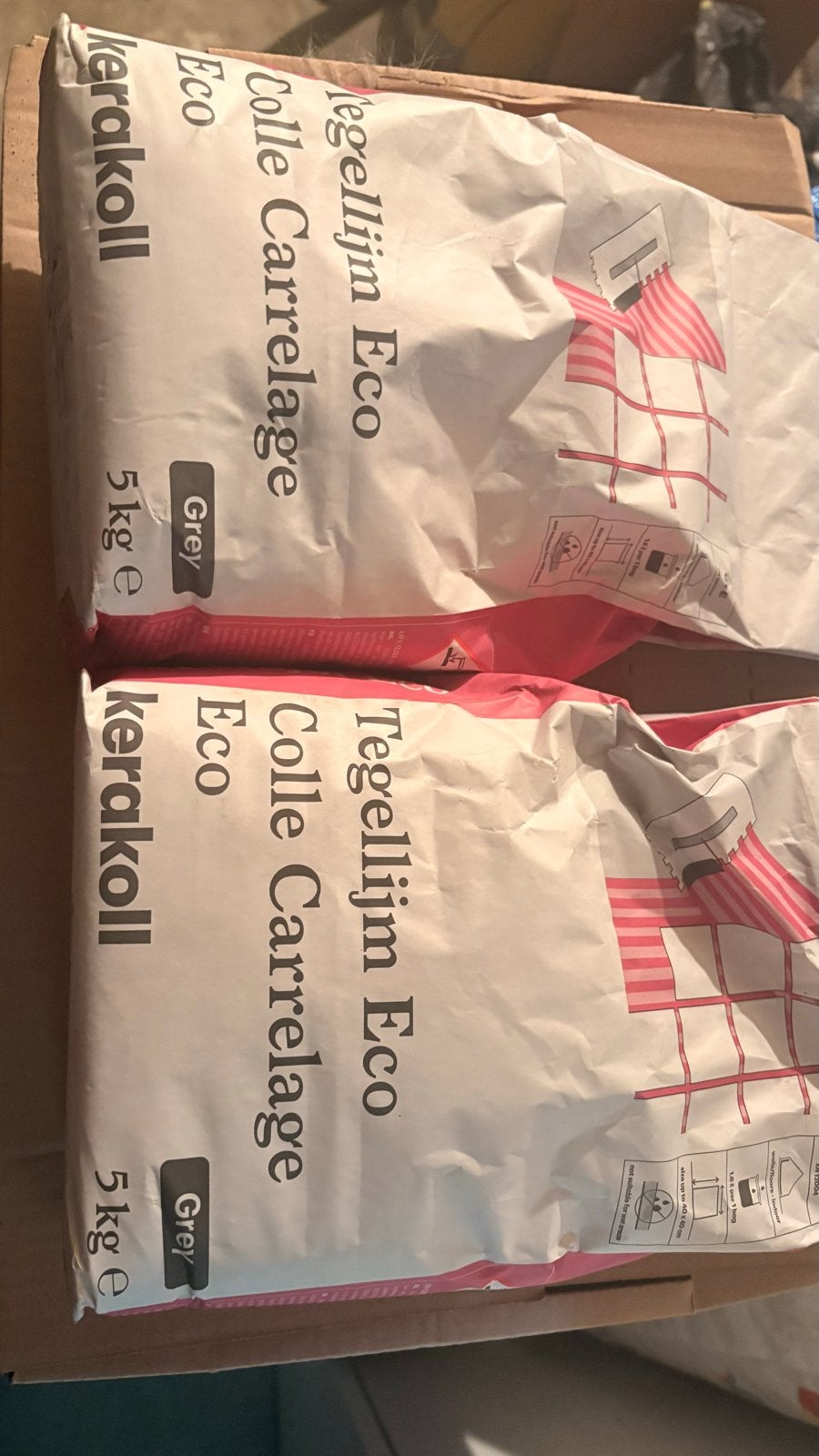 2 zakken ongeopende Kerakoll tegellijm Ec grijs, Doe-het-zelf en Verbouw, Tegels, Ophalen, Nieuw