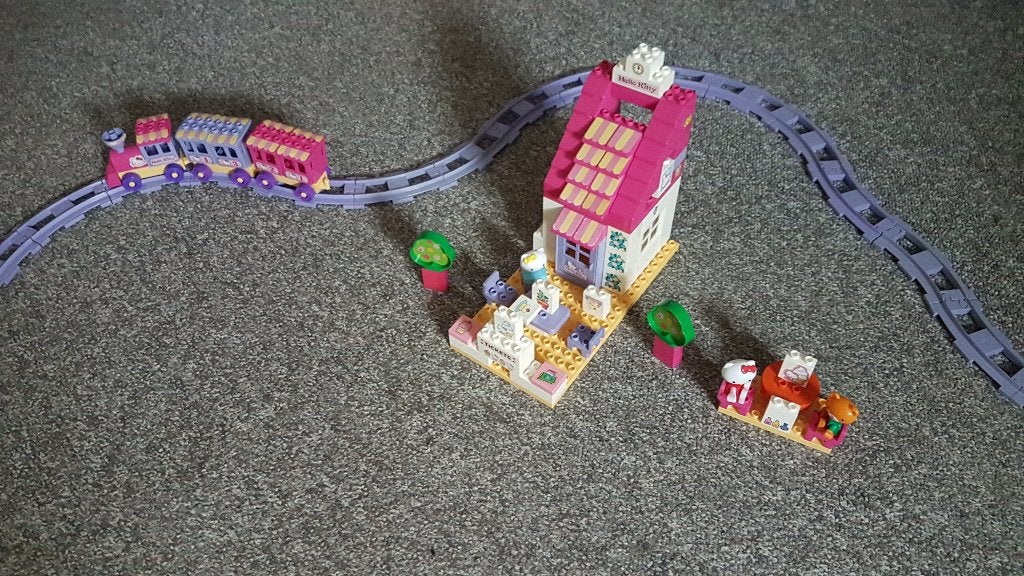 duplo trein baan trein rails hello kitty bear ijs salon, Ophalen of Verzenden, Zo goed als nieuw, Duplo