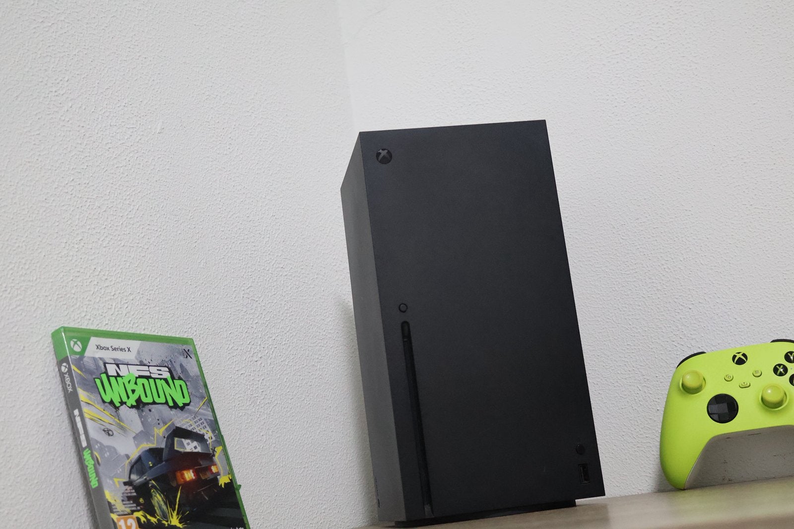 Foto 7 van Xbox Series X 1TB 8K + 2 Controller’s + 8 Spellen