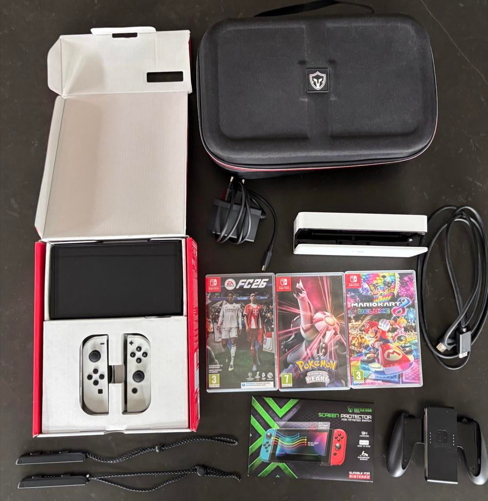 Nintendo Switch OLED Wit met 3 games en accessoires, Spelcomputers en Games, Spelcomputers | Nintendo Switch, Switch OLED, Met games