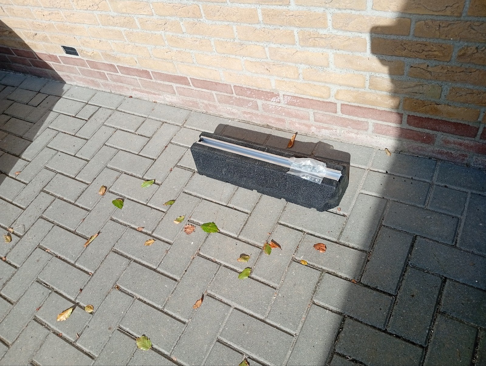 airco/warmtepomp base, Ophalen, Beton, Minder dan 5 m², Klinkers