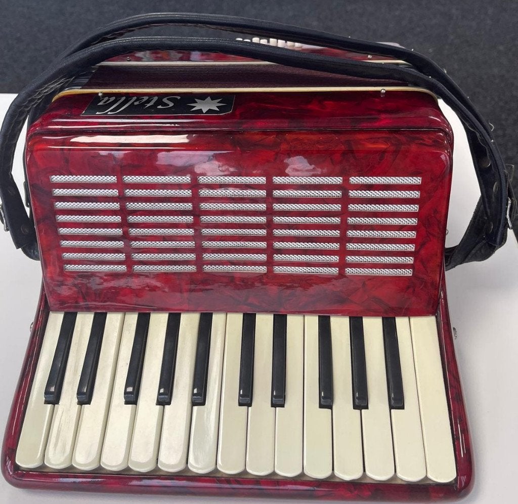Stella accordeon 12 bassen, 2 octaven, Overige merken, Gebruikt, Overige formaten, Met koffer