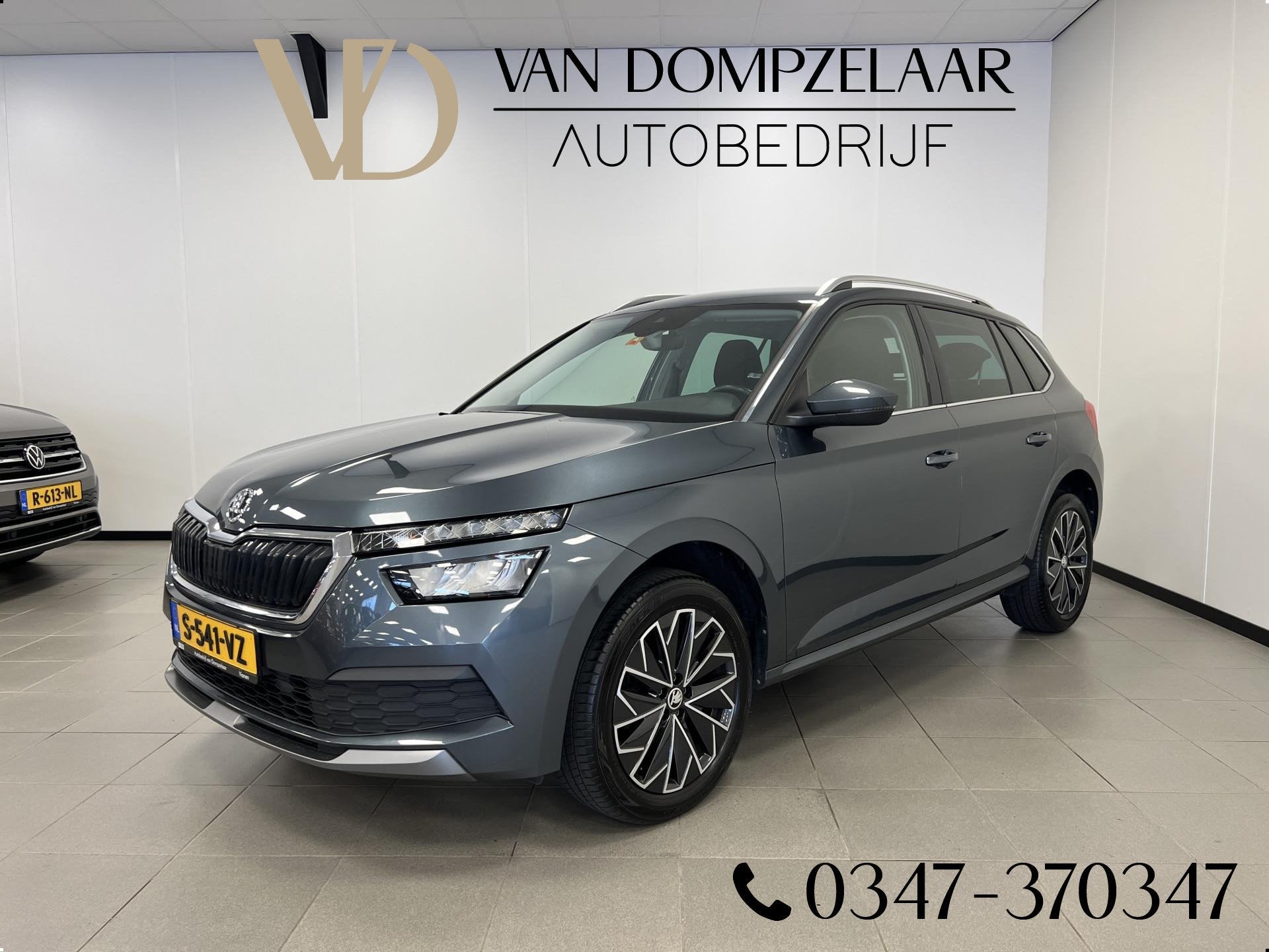SKODA Kamiq 1.0 TSI Business Edition / Digi dashb / Camera /, Auto's, Gebruikt, 49 €/maand, Handgeschakeld, Grijs